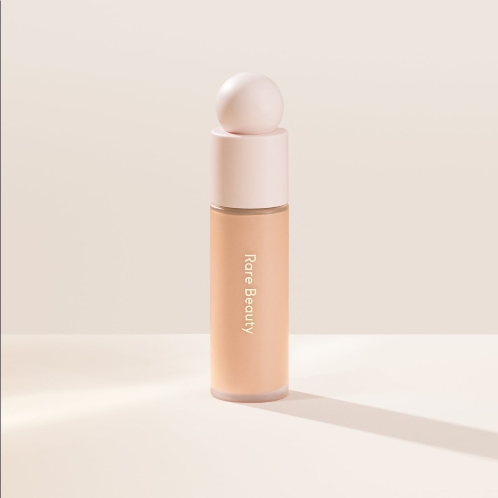 NIB 130N Rare Beauty Liquid Touch Weightless Foundation